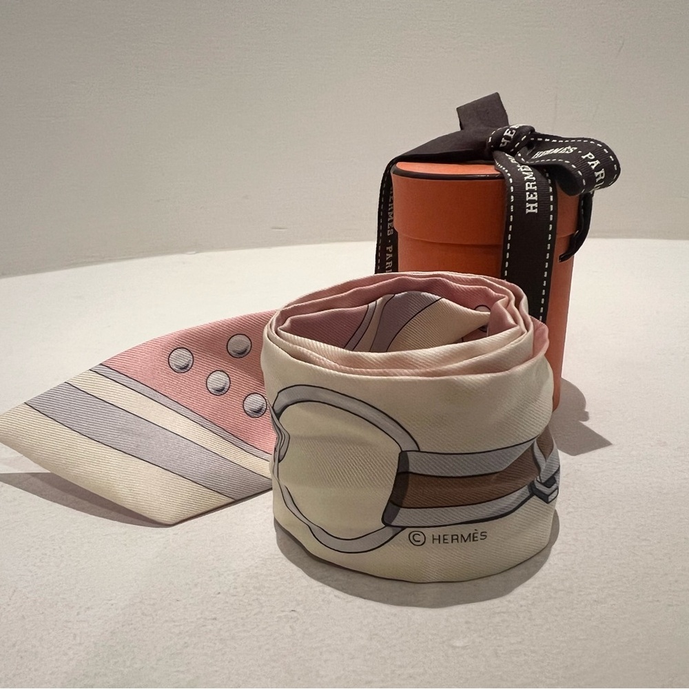 Hermès Grand Tralala Twilly Rose, Cream, Gray